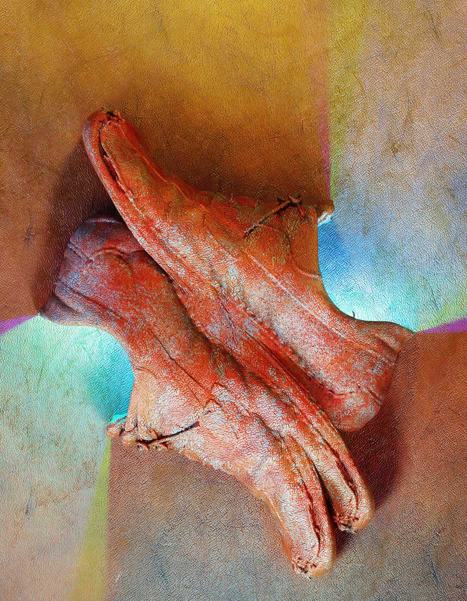 digital image by Michel Schneider, shoes emitting light from inside